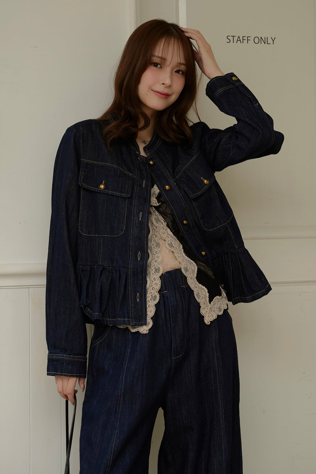 レースレイヤードVネックトップス