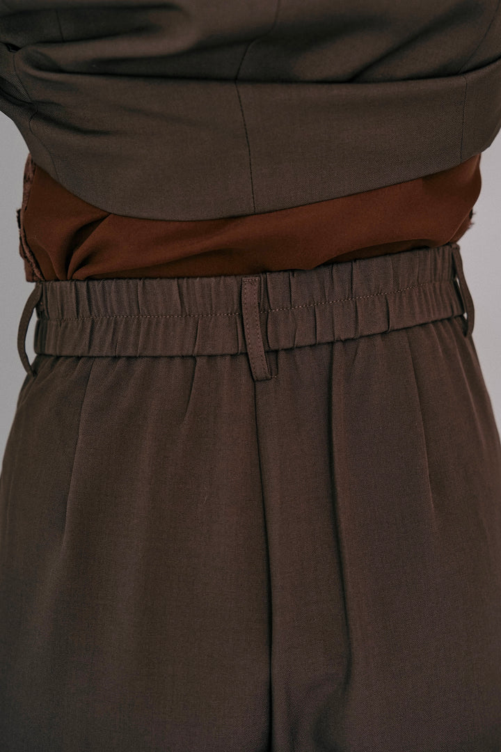 ストレートタックワイドパンツ