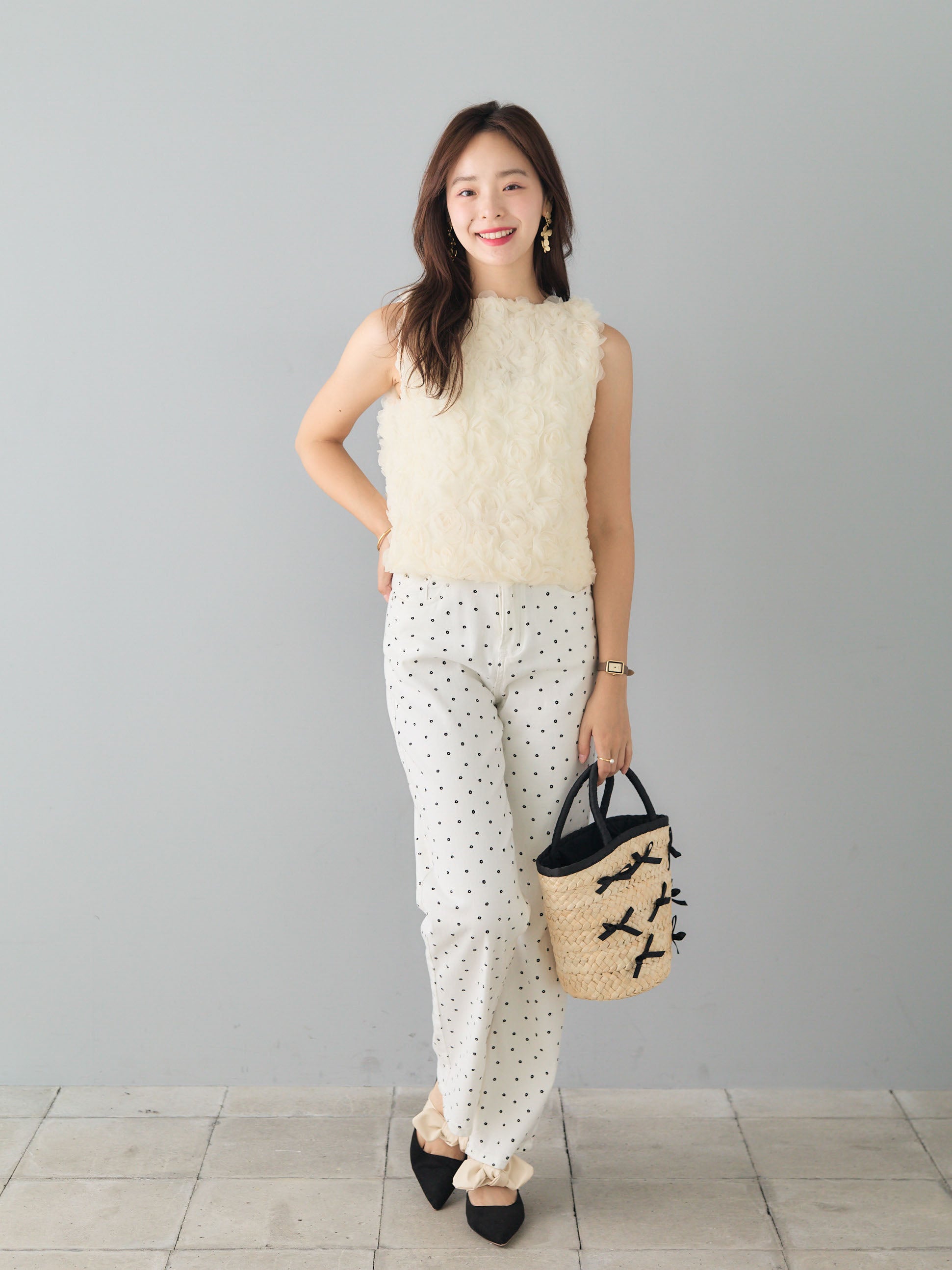 ELLIEはフラワーチュールノースリーブトップス