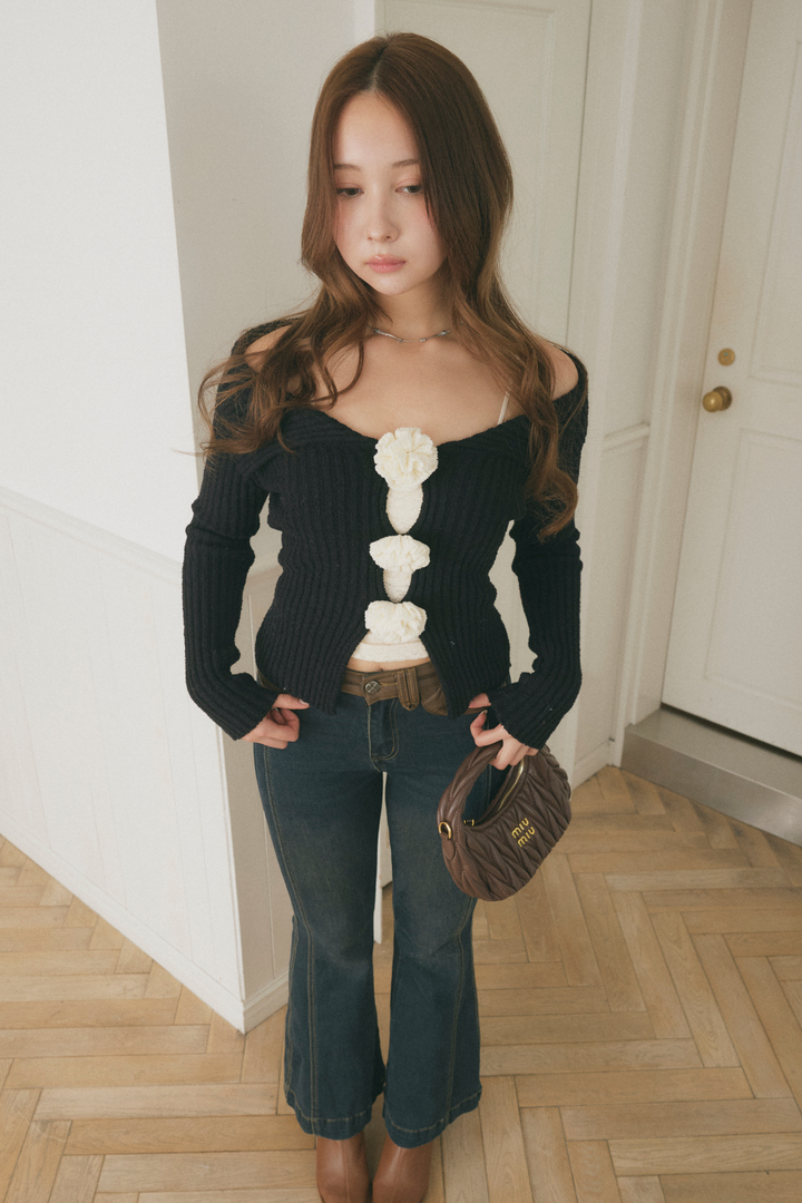 オフショルフラワーニット