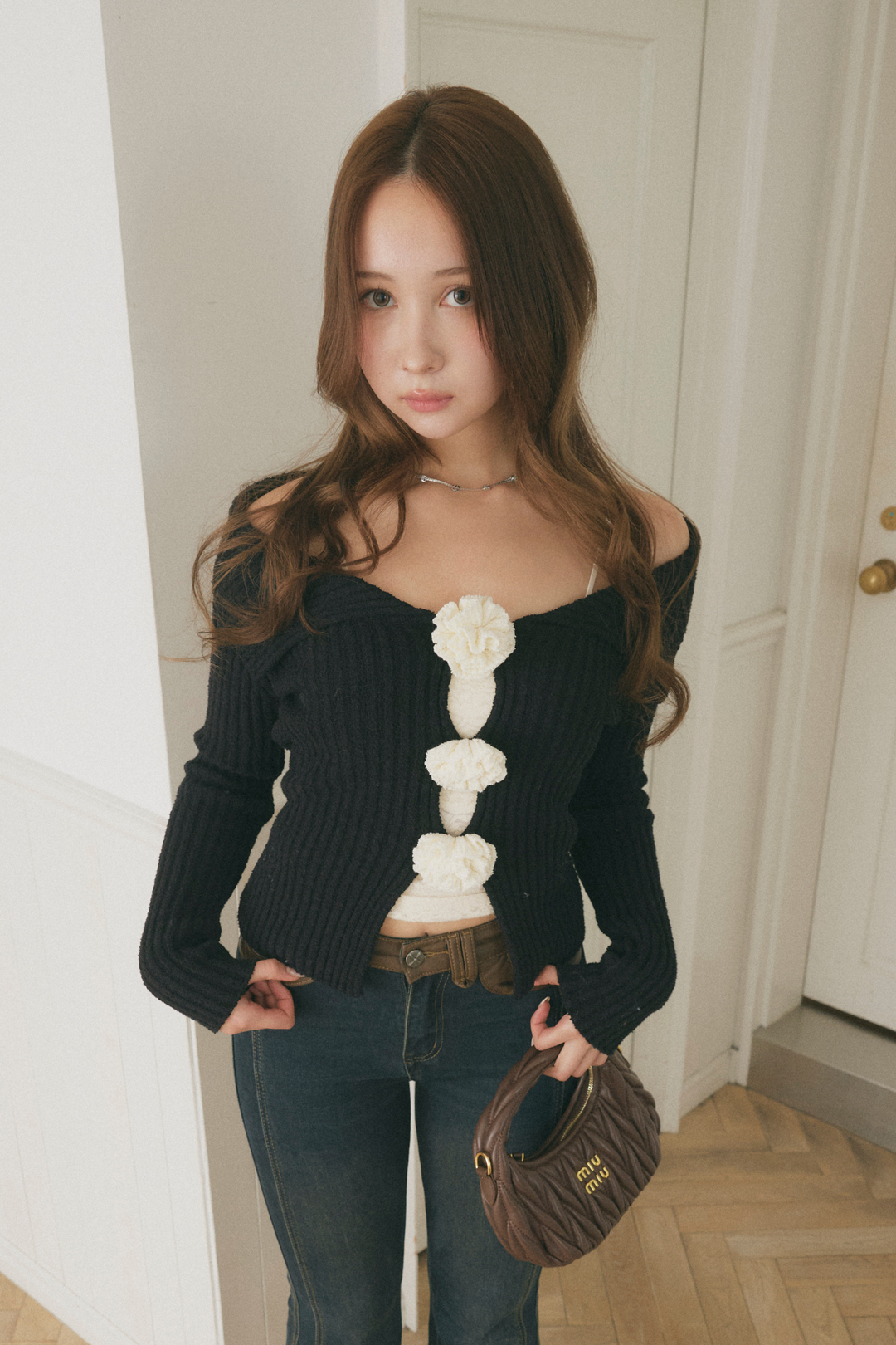 オフショルフラワーニット