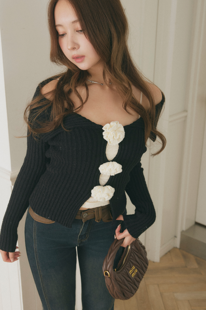 オフショルフラワーニット