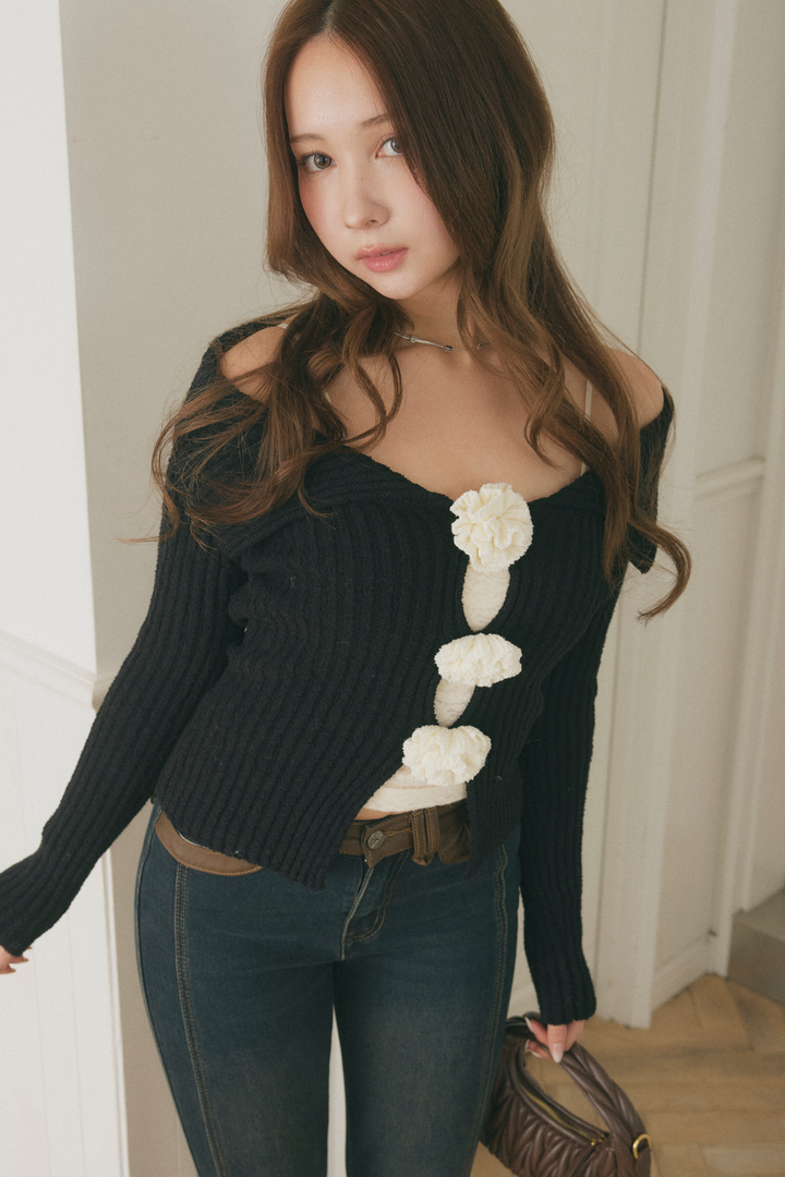 オフショルフラワーニット