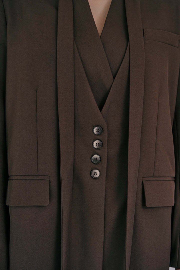 チョーカータイテーラードジャケット