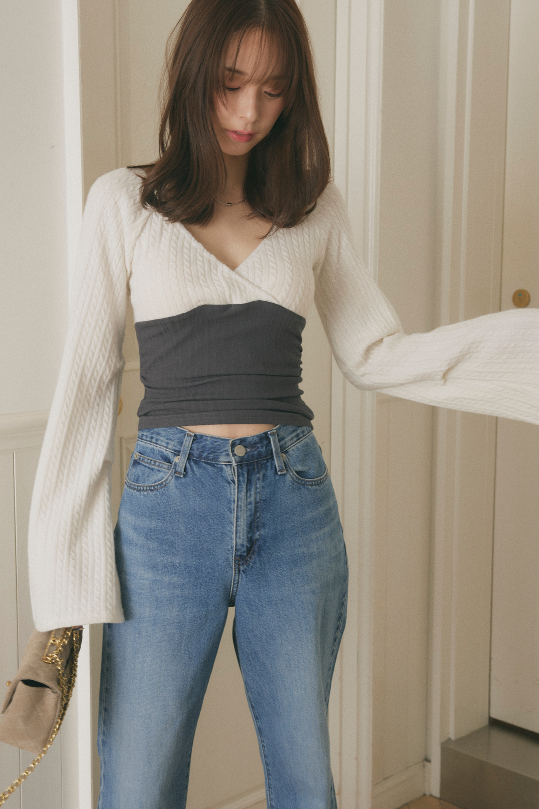 Vネックウエストライントップス