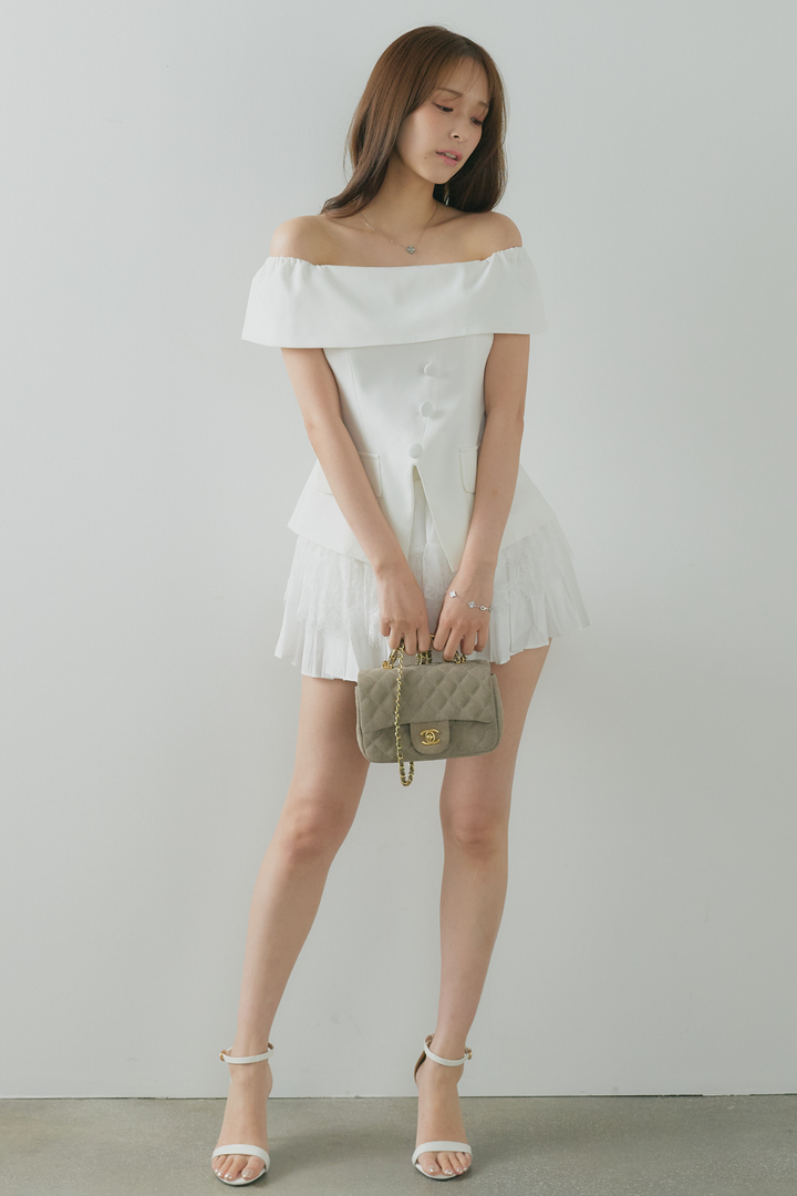 オフショル美シルエットトップス×レースミニスカート