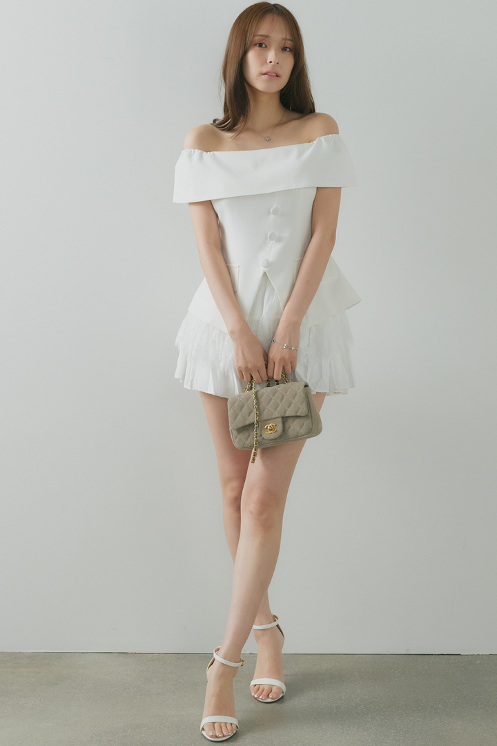 オフショル美シルエットトップス×レースミニスカート