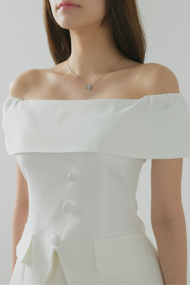 オフショル美シルエットトップス×レースミニスカート