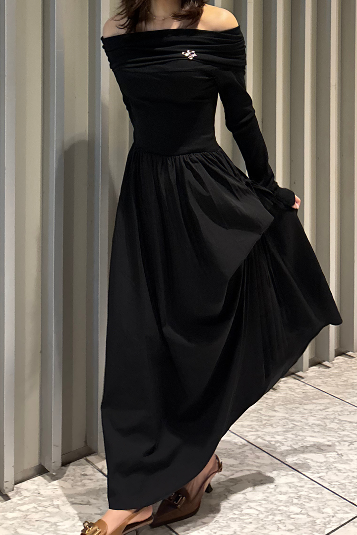 オフショルアシンメトリーフリルワンピース