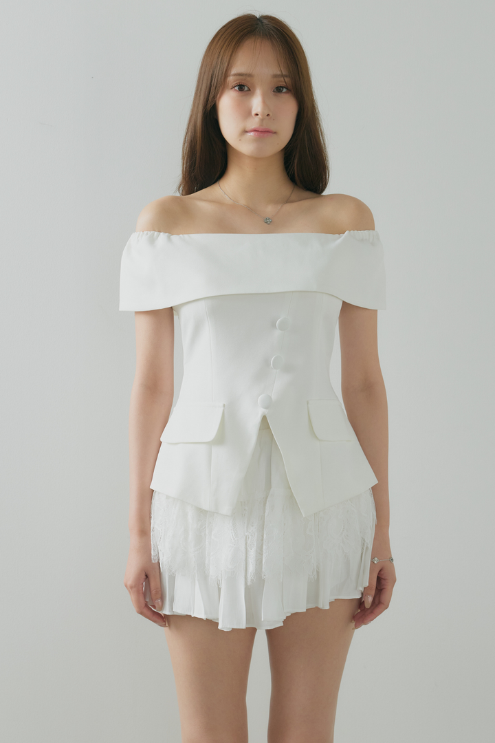 オフショル美シルエットトップス×レースミニスカート