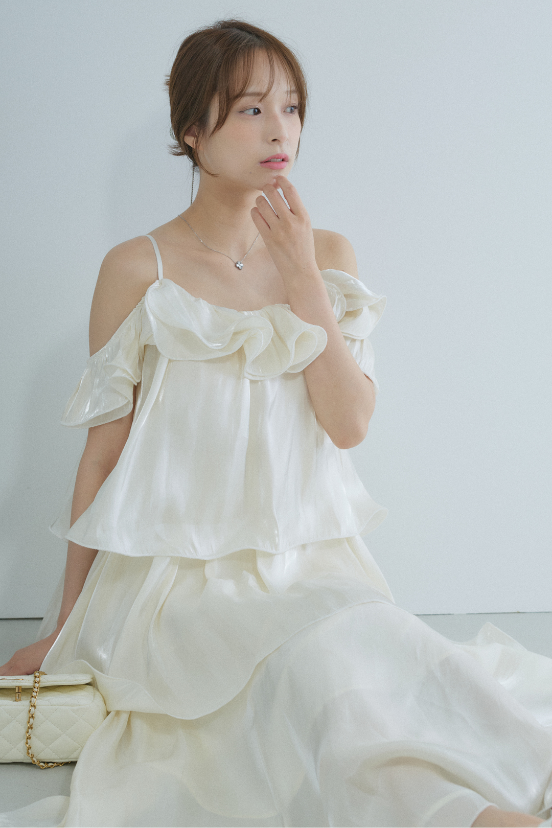 オフショルダーフリルロングワンピース