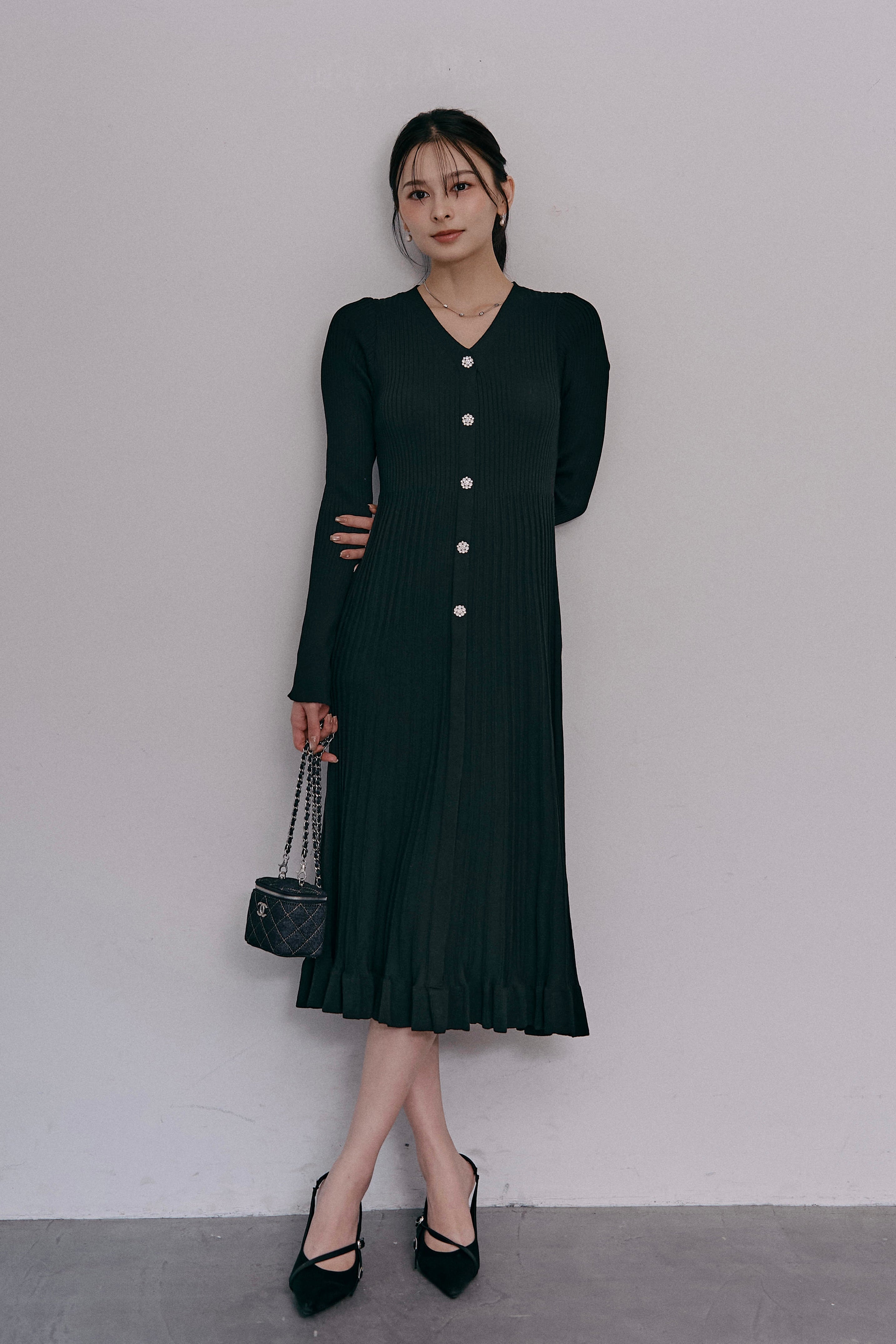 【新品未使用】Maison Nua Vネックフロントボタンリブニットワンピース ONE PIECE – maison-nua_shop