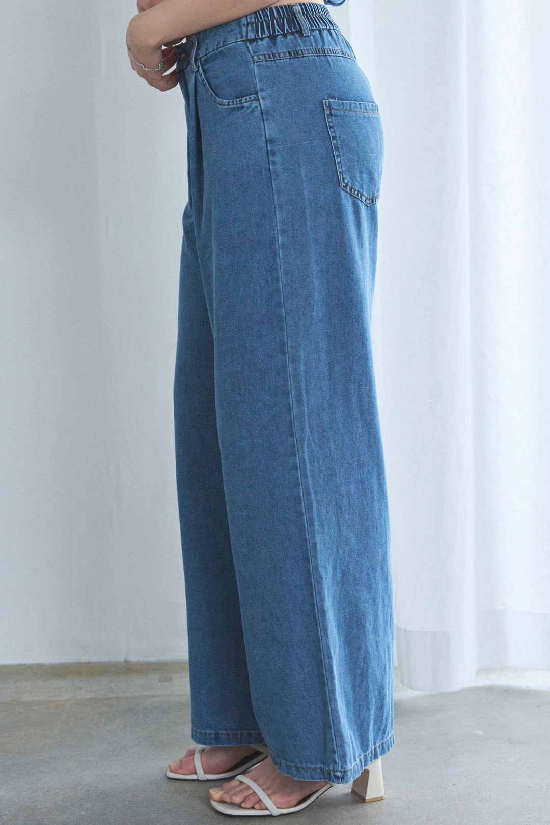 デニムペプラムホルターネックトップス ×デニムワイドパンツ