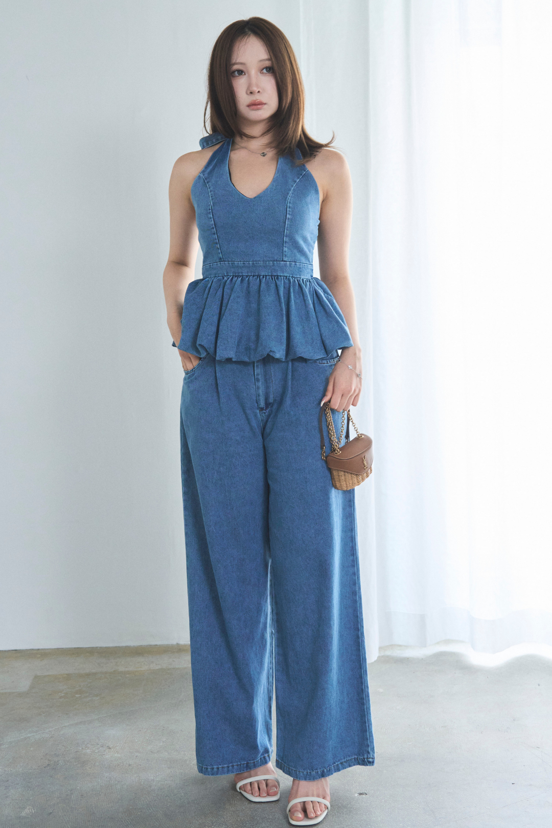 デニムペプラムホルターネックトップス ×デニムワイドパンツ
