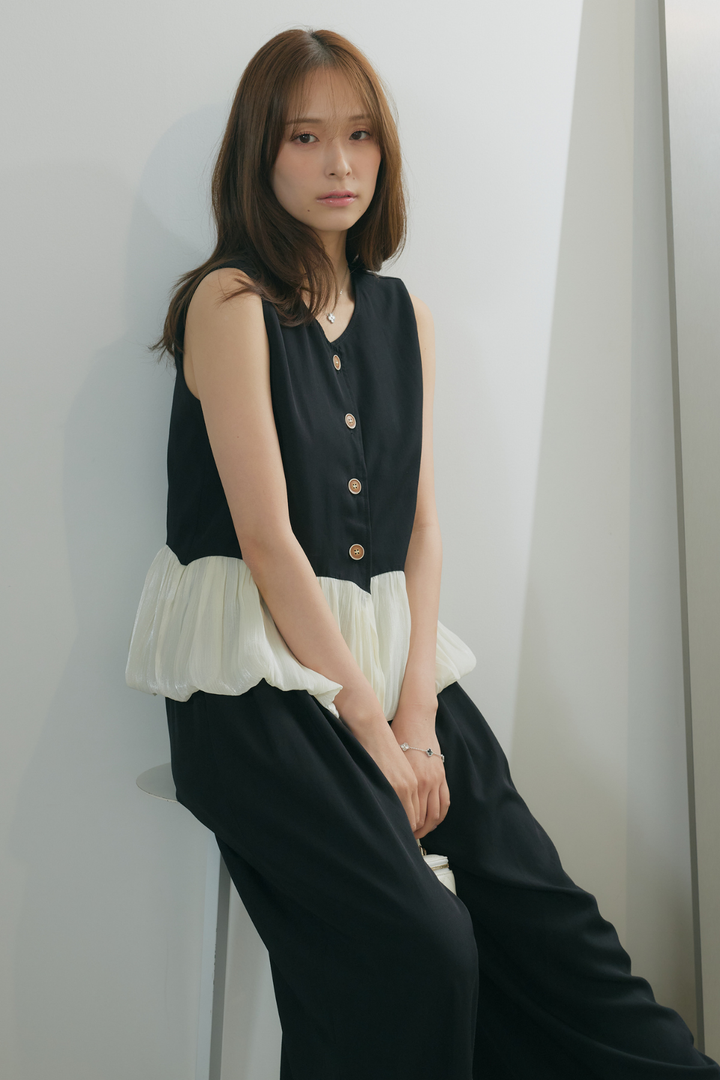 ヘムバルーントップス×リラクシーワイドパンツ