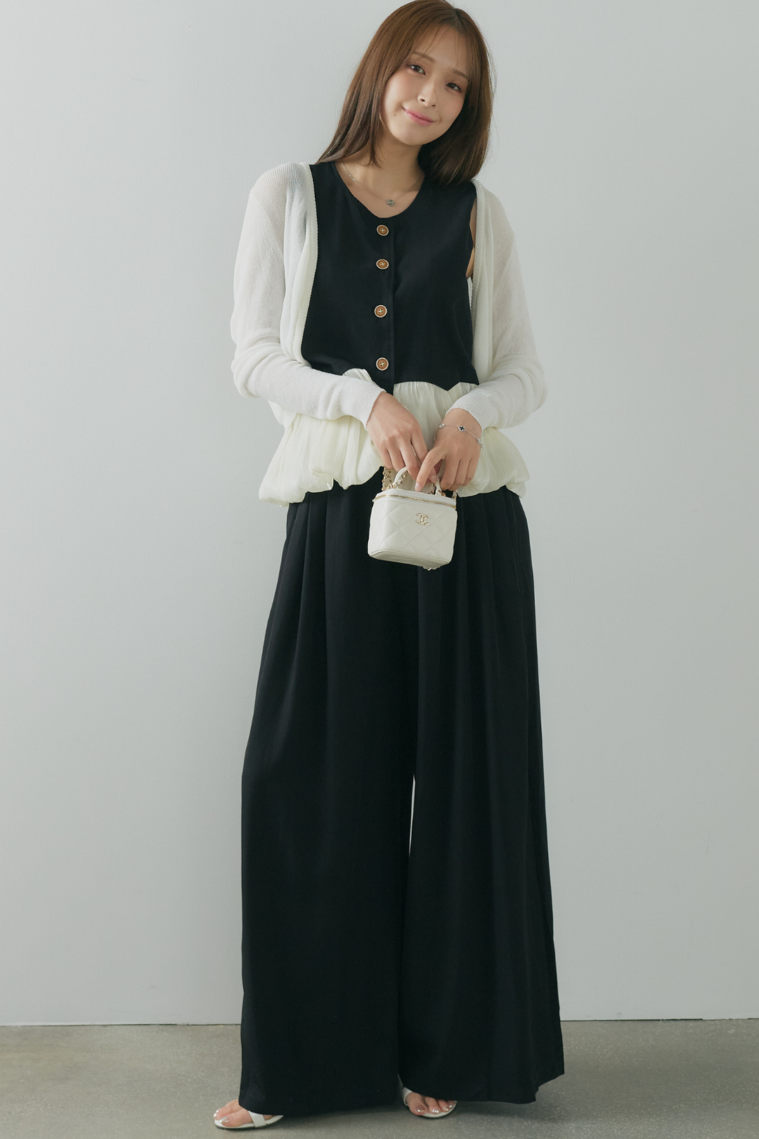 ヘムバルーントップス×リラクシーワイドパンツ
