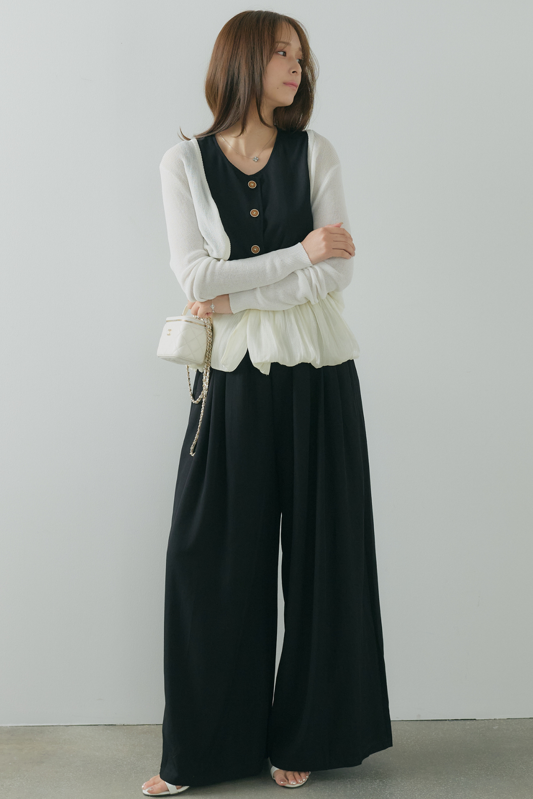 ヘムバルーントップス×リラクシーワイドパンツ