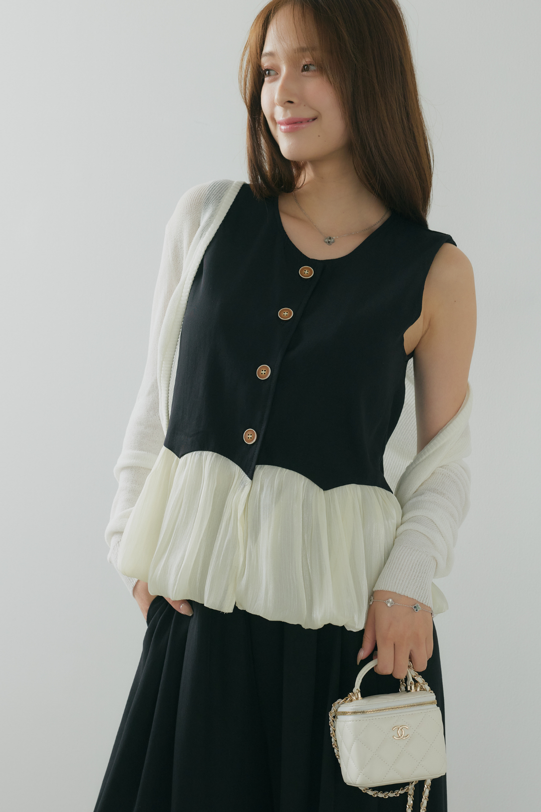 ヘムバルーントップス×リラクシーワイドパンツ