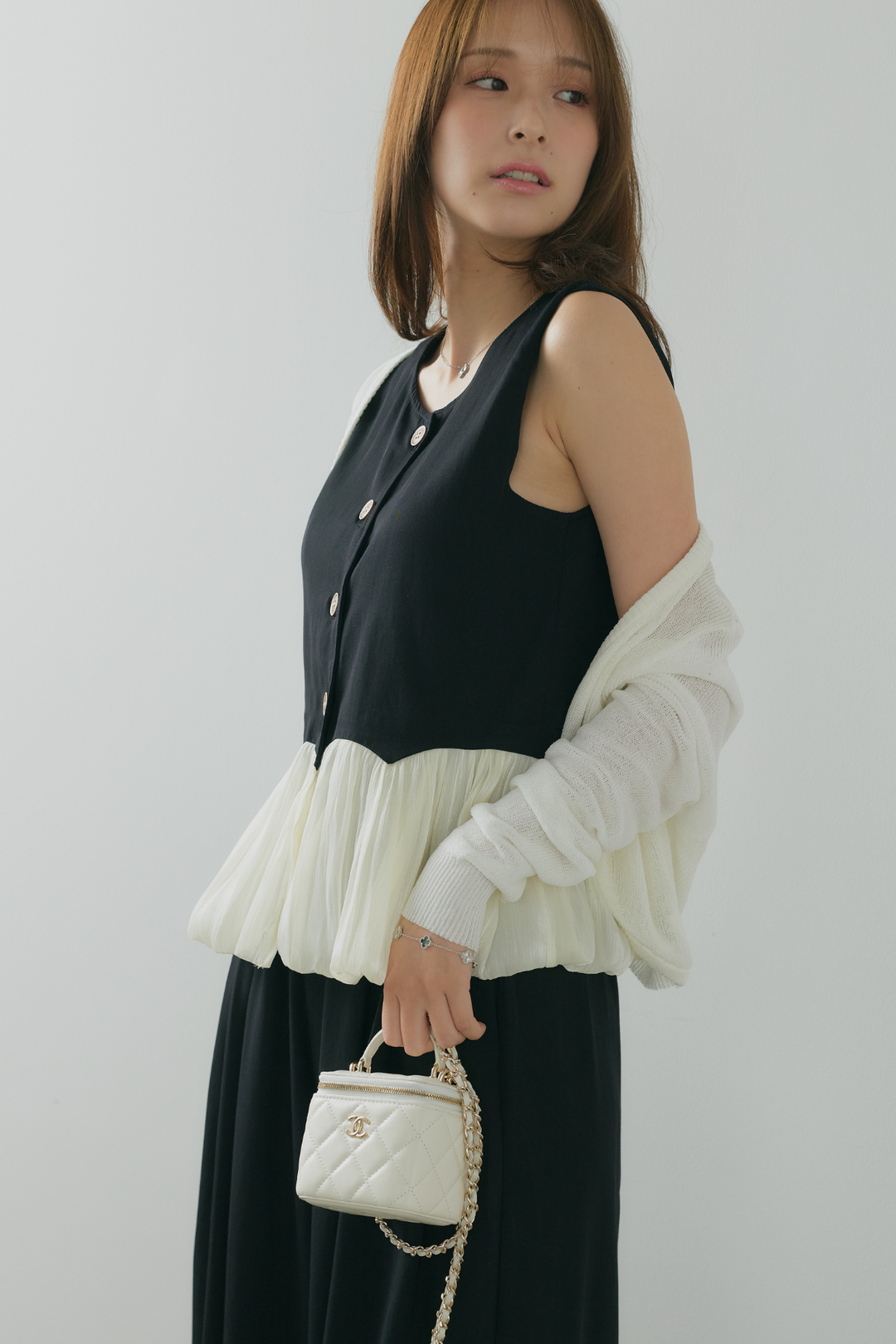 ヘムバルーントップス×リラクシーワイドパンツ