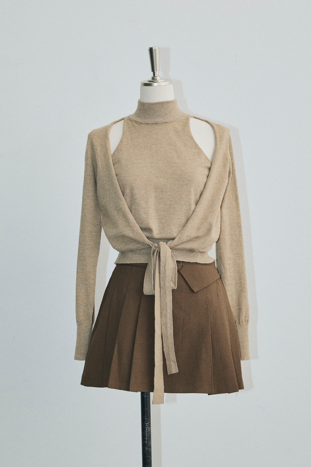 ウエストリボントップス