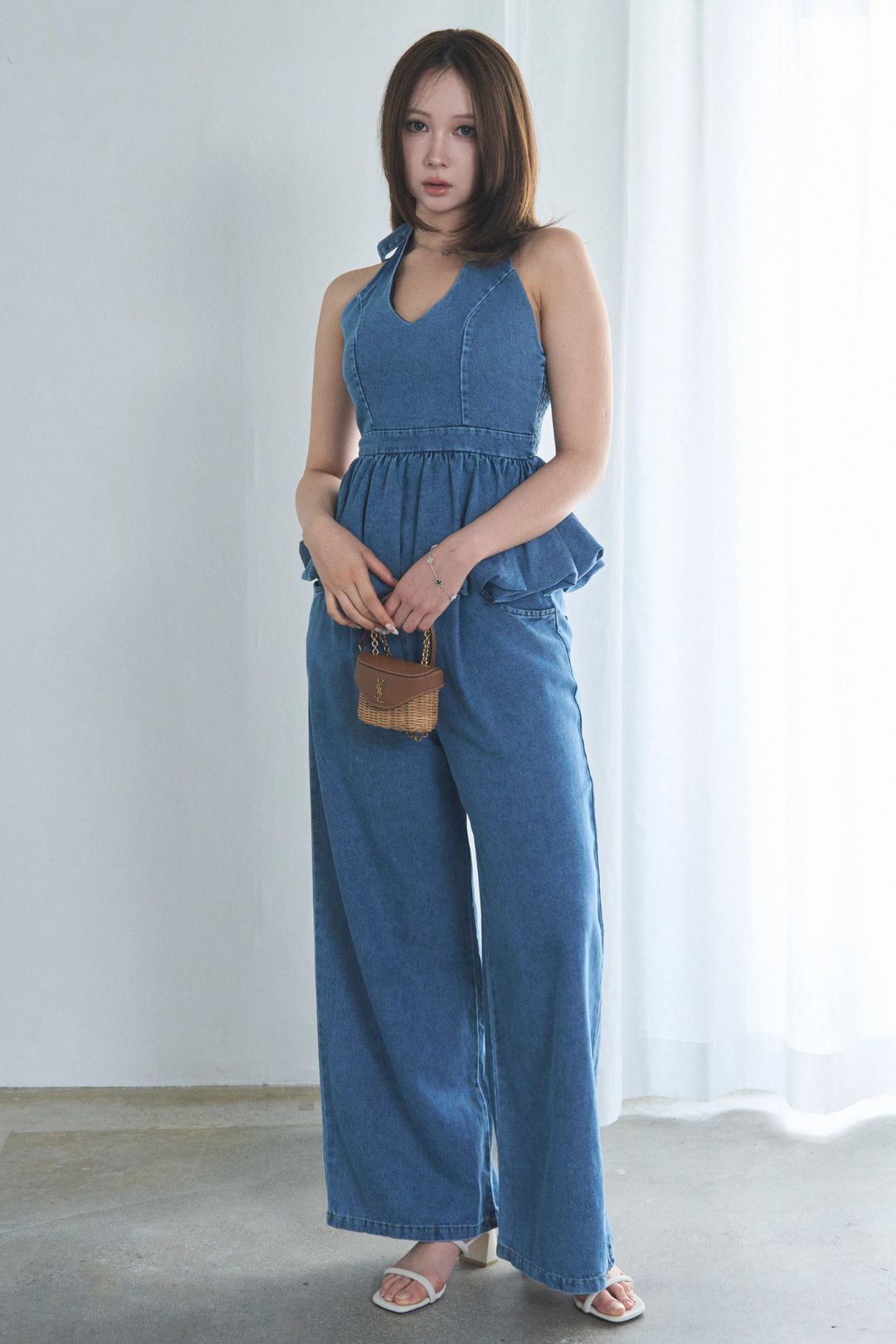 デニムペプラムホルターネックトップス ×デニムワイドパンツ