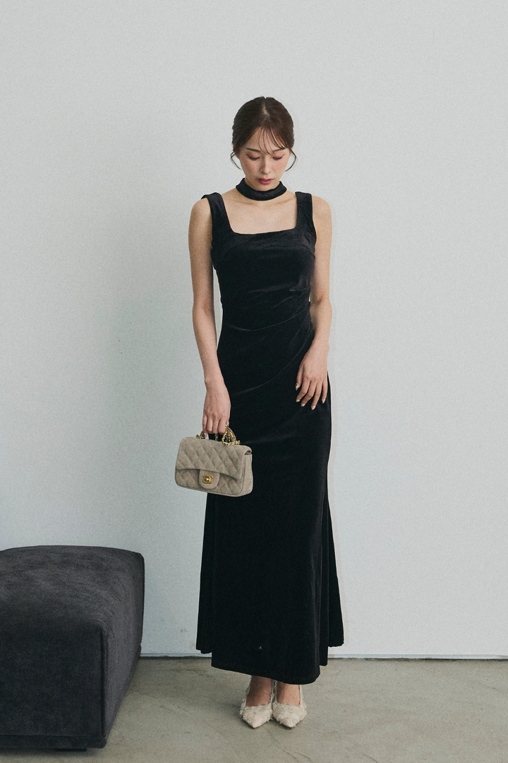 チョーカー付スリットワンピース