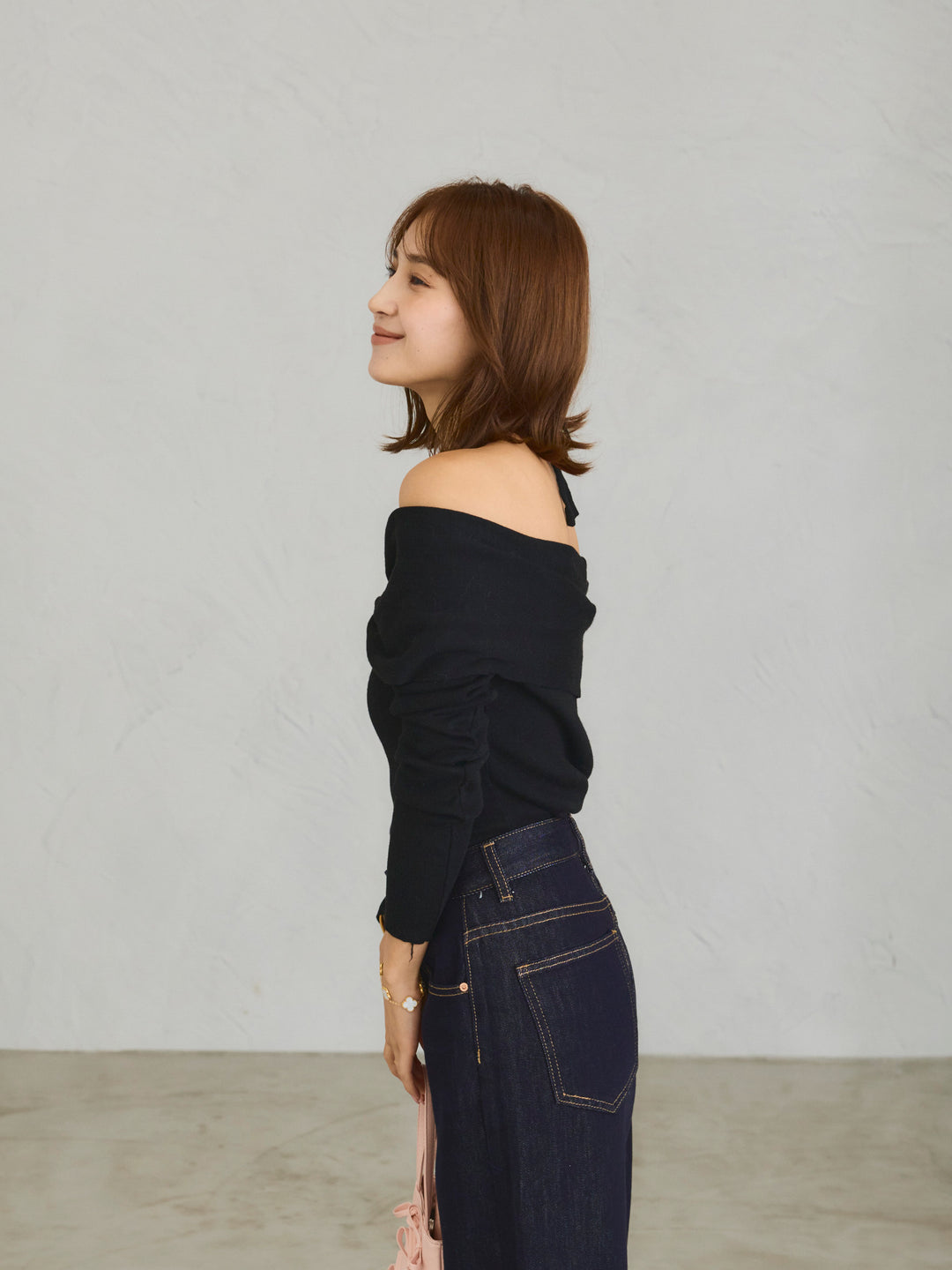 オフショルダーツイストニットトップス/BLACK