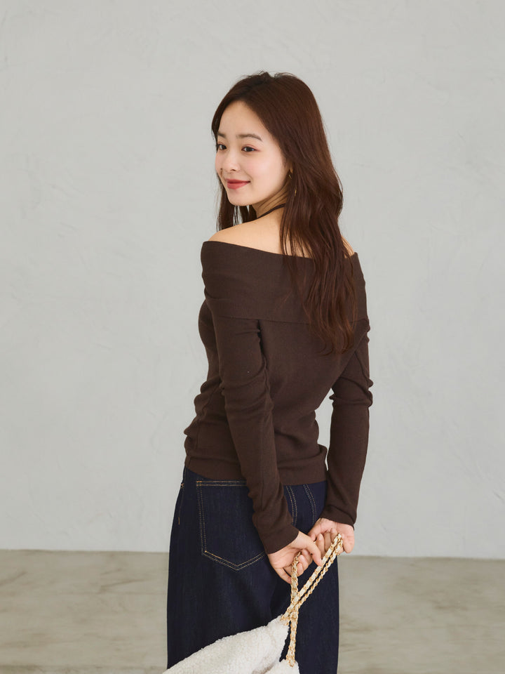 Off-the-Shoulder Twist Knit Top / BROWN
