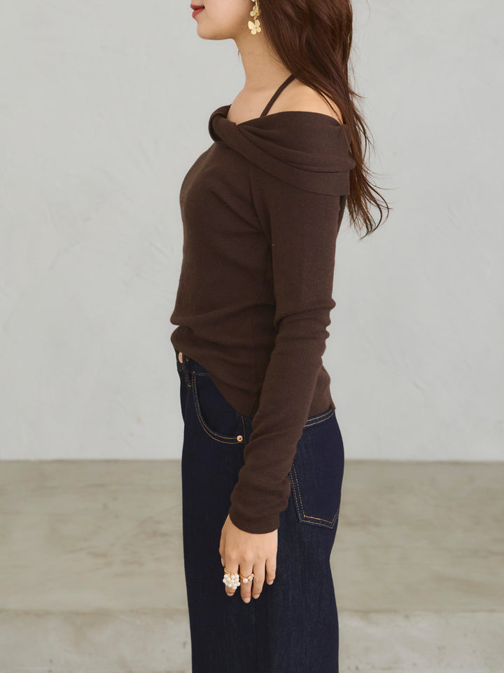 Off-the-Shoulder Twist Knit Top / BROWN