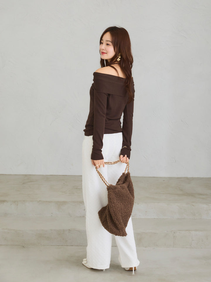 Off-the-Shoulder Twist Knit Top / BROWN
