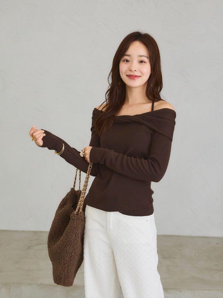 Off-the-Shoulder Twist Knit Top / BROWN