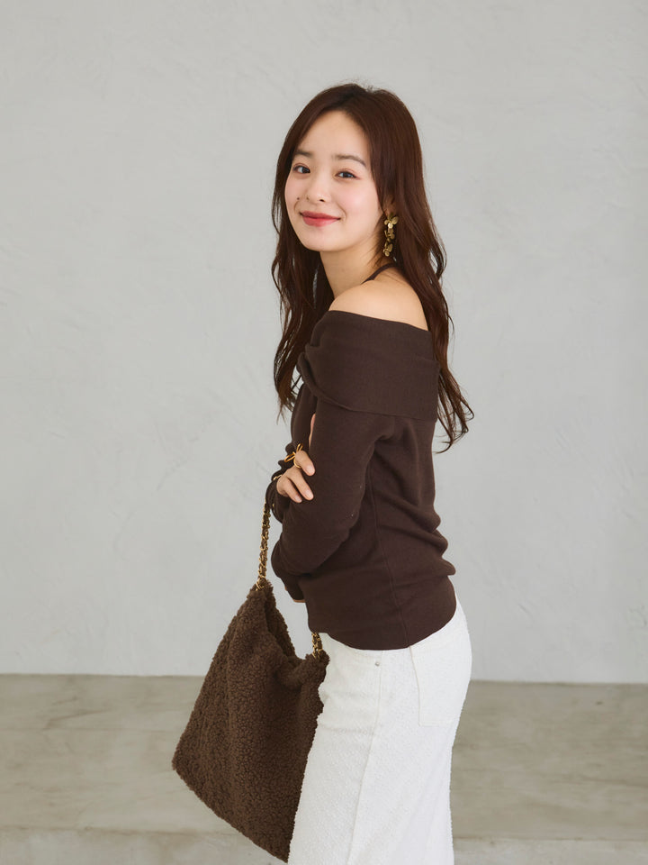 Off-the-Shoulder Twist Knit Top / BROWN