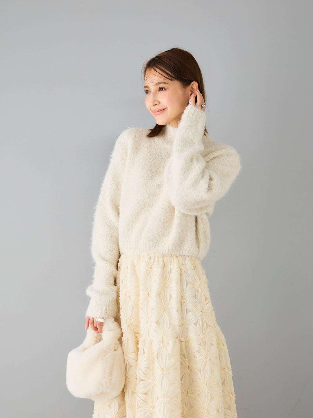クロップドラメハイネックニットトップス/IVORY