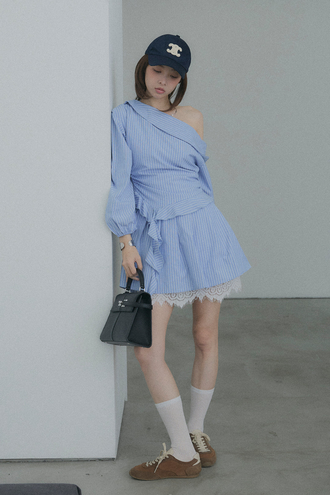 サテンレースミニスカート