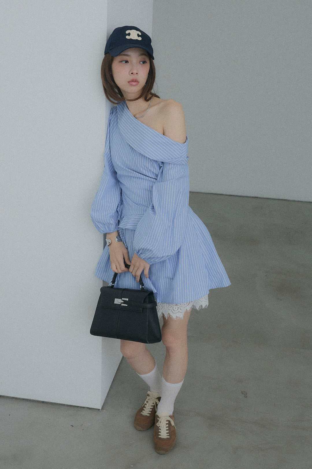 サテンレースミニスカート