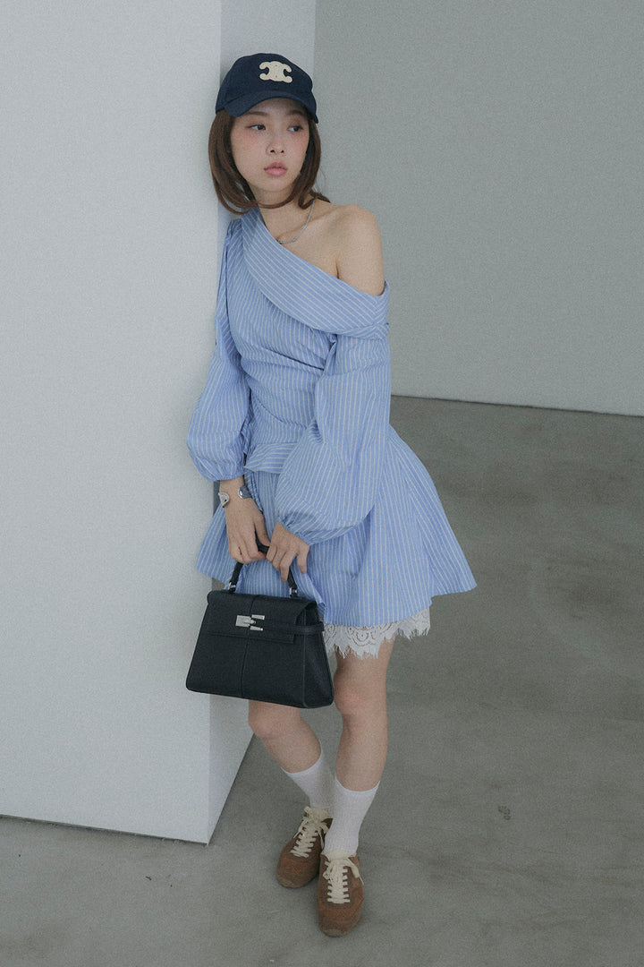 サテンレースミニスカート