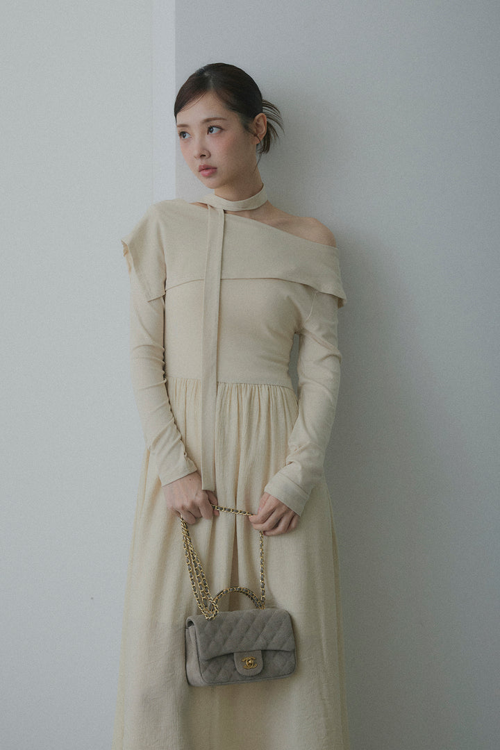 チョーカー付異素材アシンメトリードレープワンピース