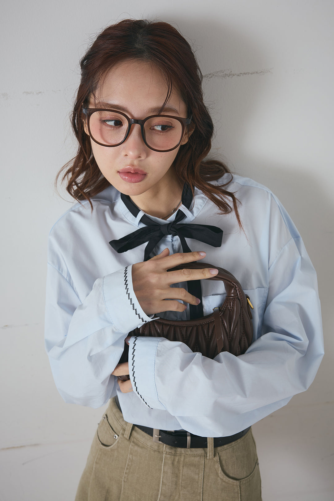 リボンタイクロップドシャツ