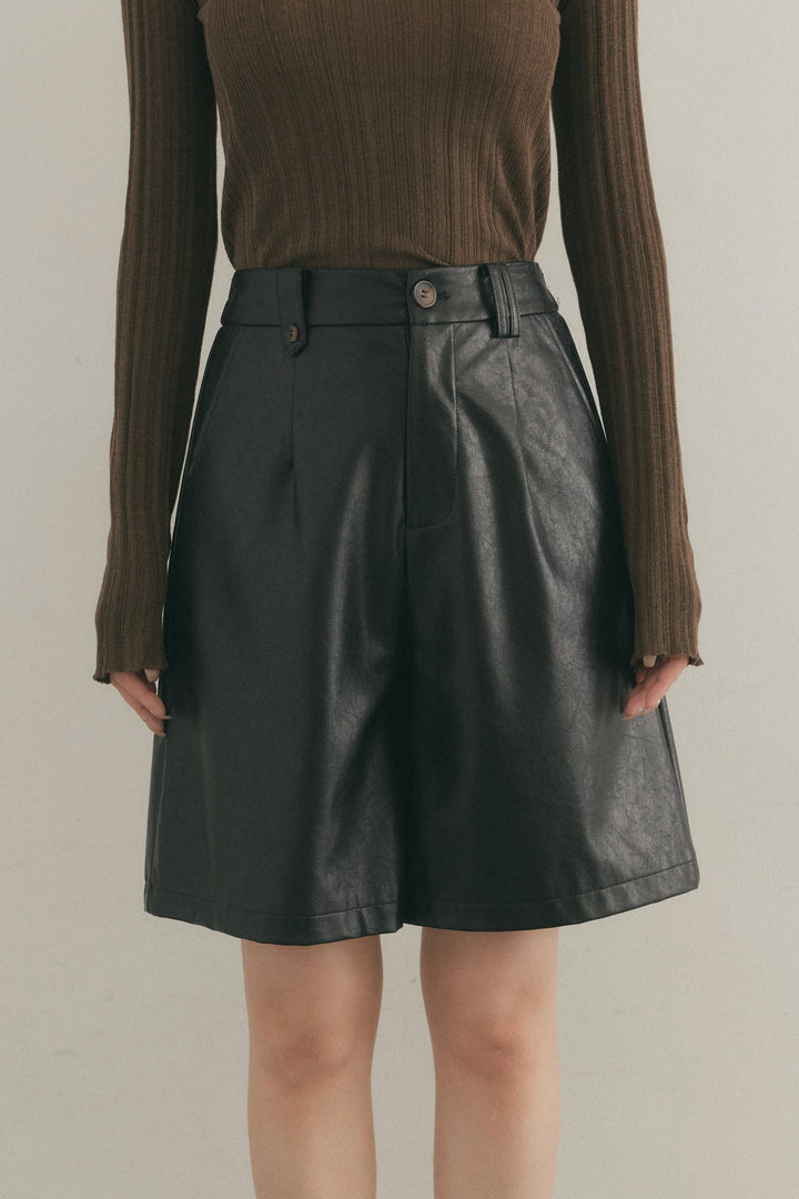 [SET]バックオープンリブトップス+フェイクレザータックハーフパンツ(2set)
