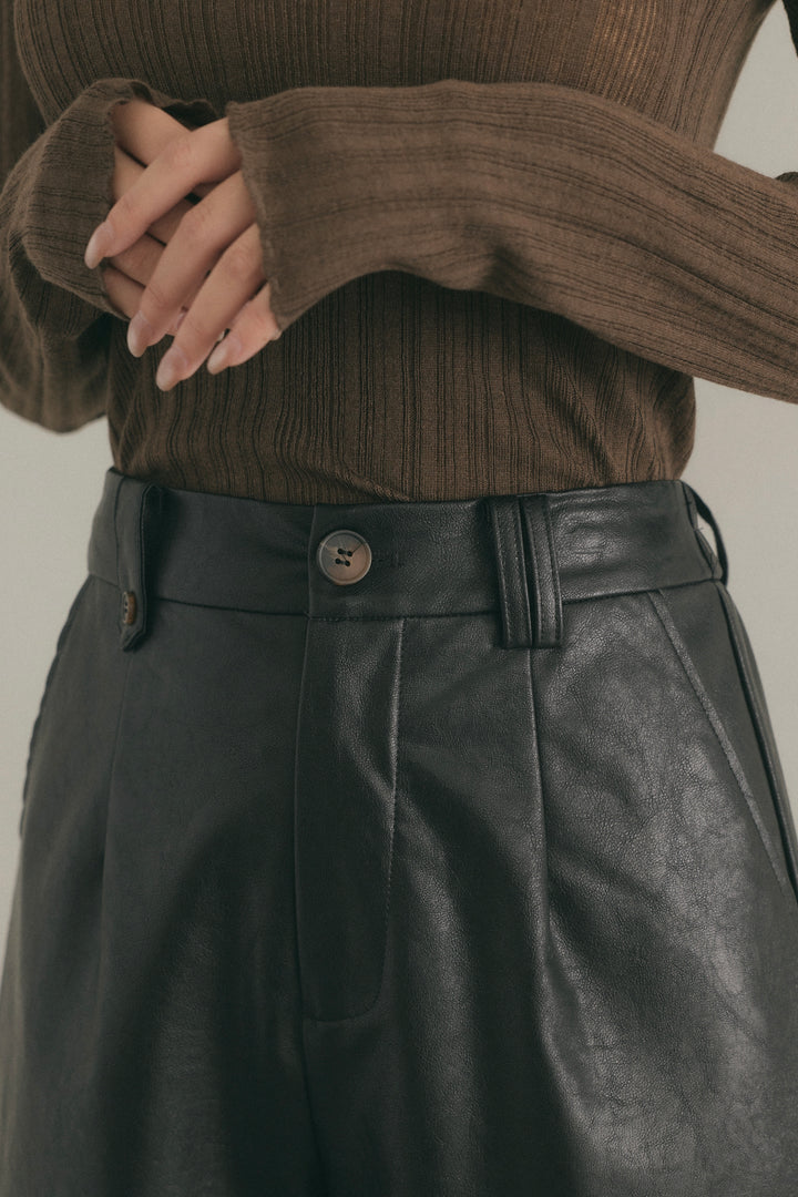 [SET]バックオープンリブトップス+フェイクレザータックハーフパンツ(2set)