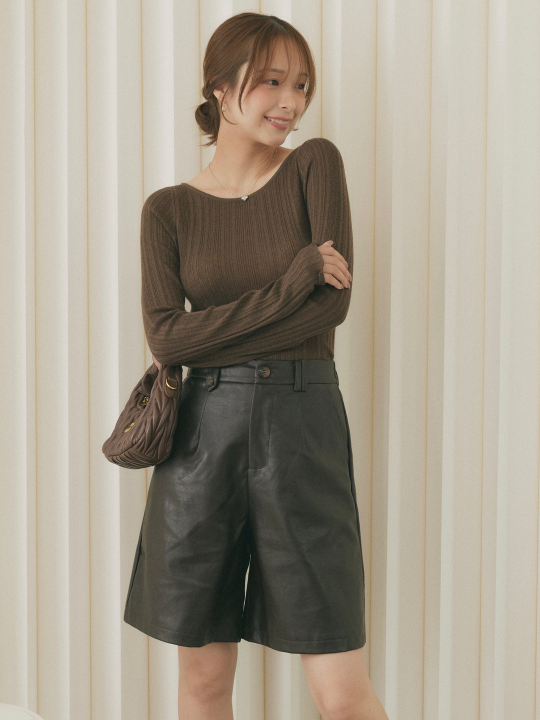 [SET]バックオープンリブトップス+フェイクレザータックハーフパンツ(2set)