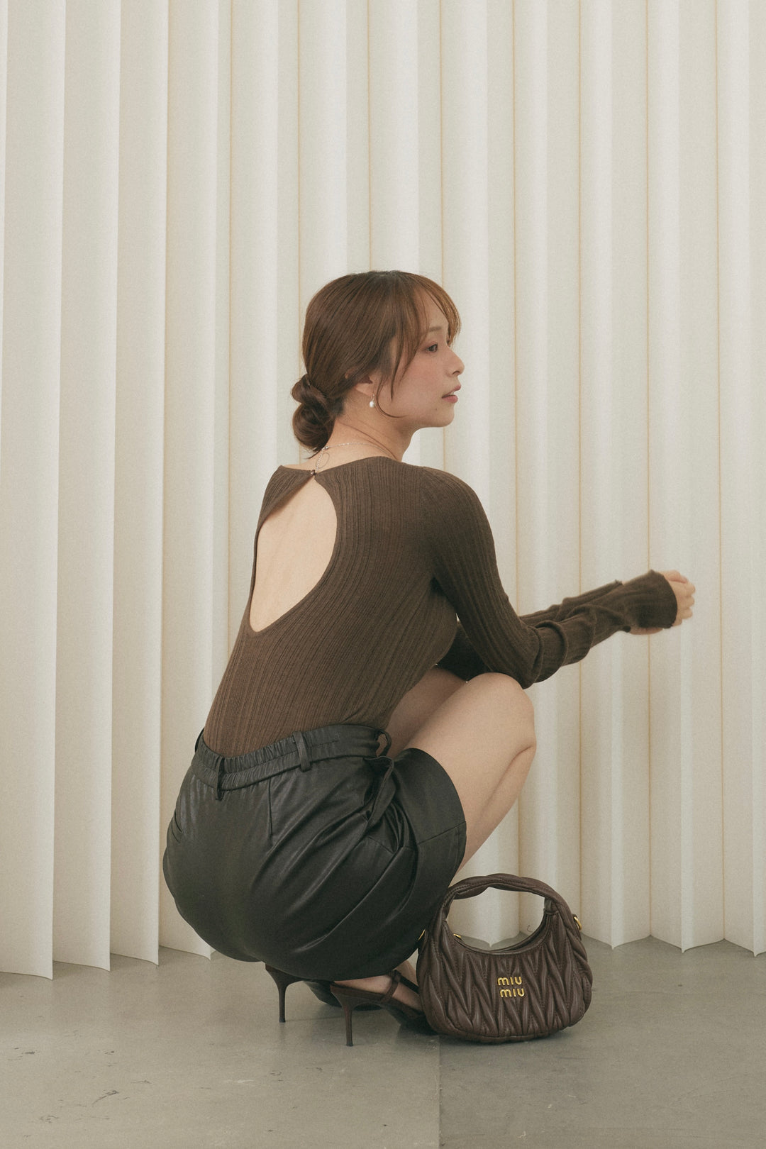 [SET]バックオープンリブトップス+フェイクレザータックハーフパンツ(2set)