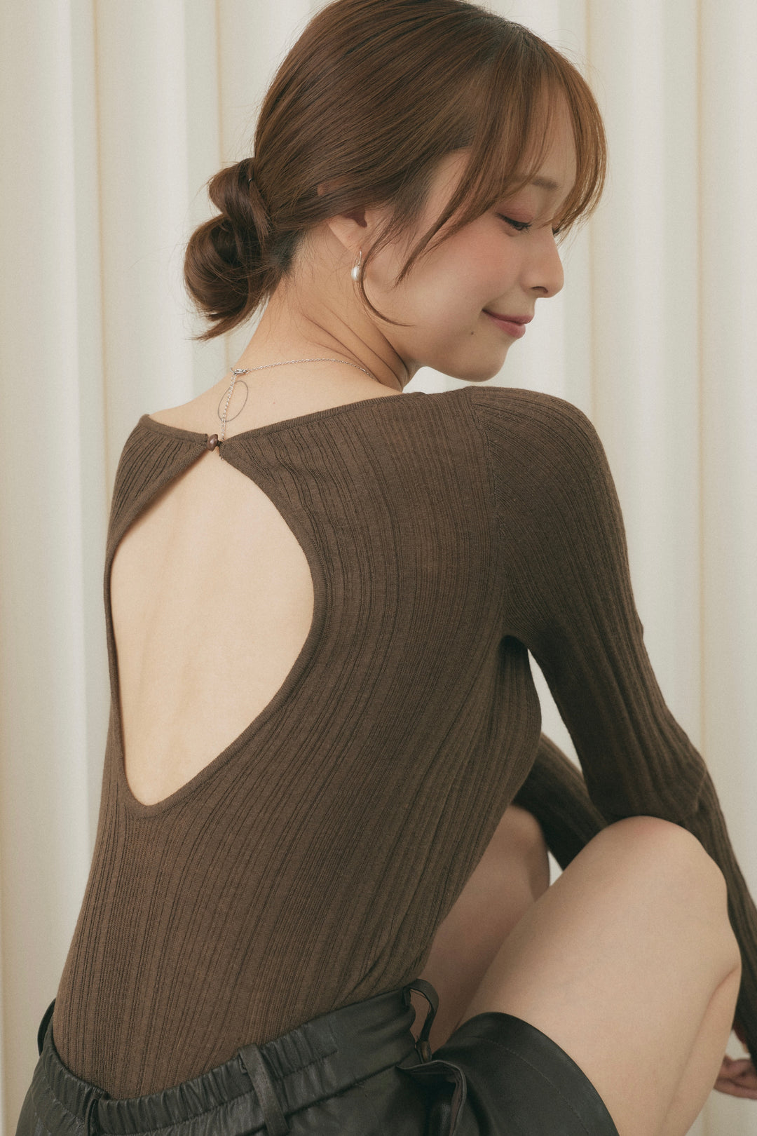 [SET]バックオープンリブトップス+フェイクレザータックハーフパンツ(2set)
