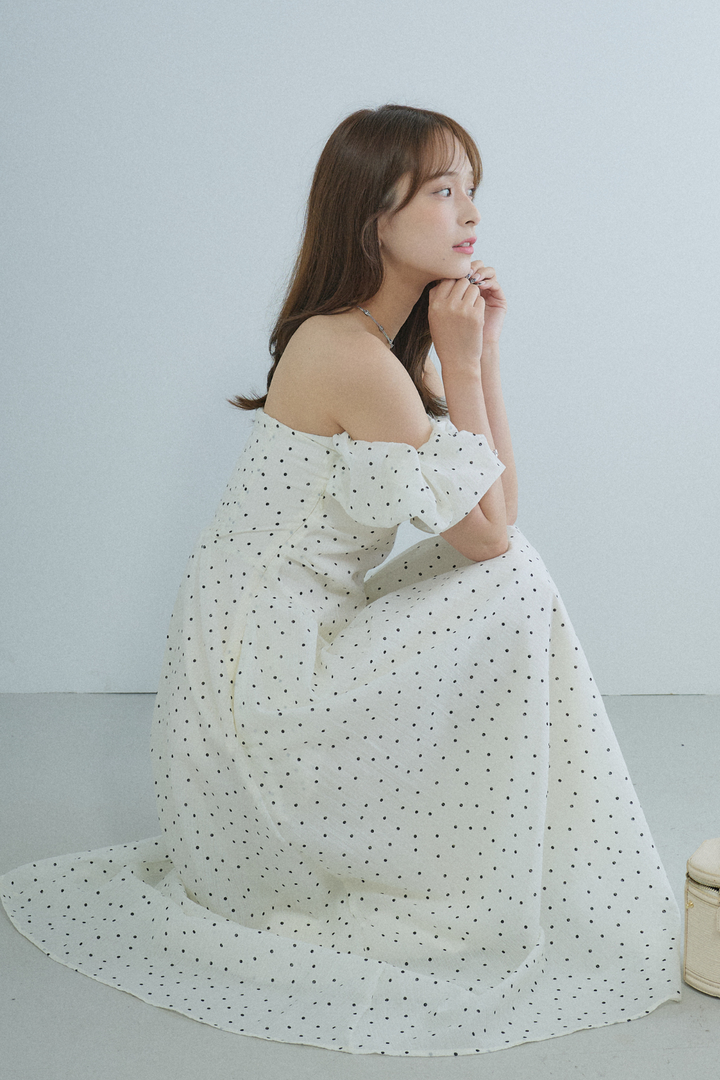 オフショルフリルドットロングワンピース