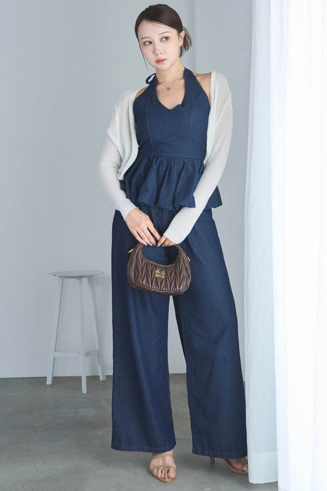 デニムペプラムホルターネックトップス ×デニムワイドパンツ