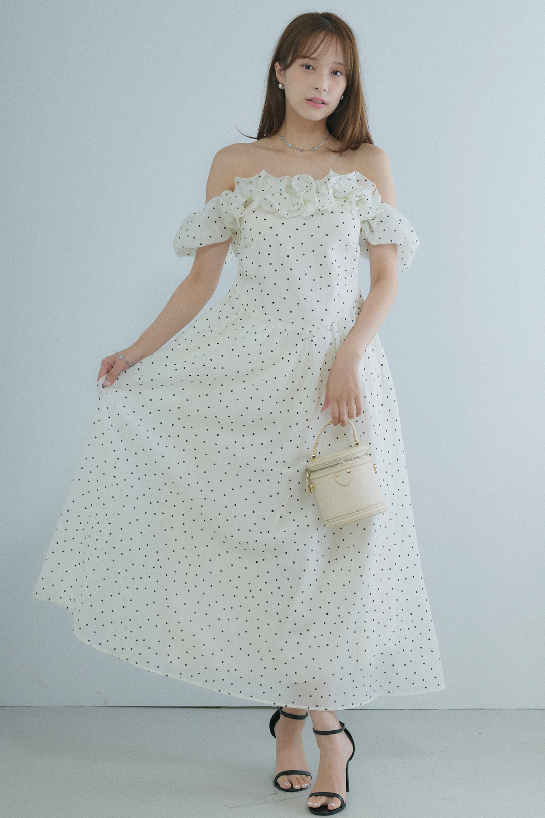 オフショルフリルドットロングワンピース