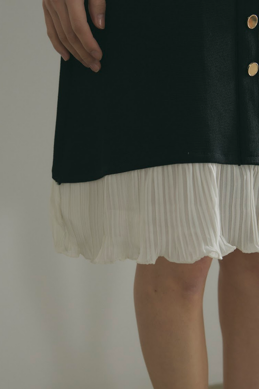 バイカラーフリルフロントボタンワンピース