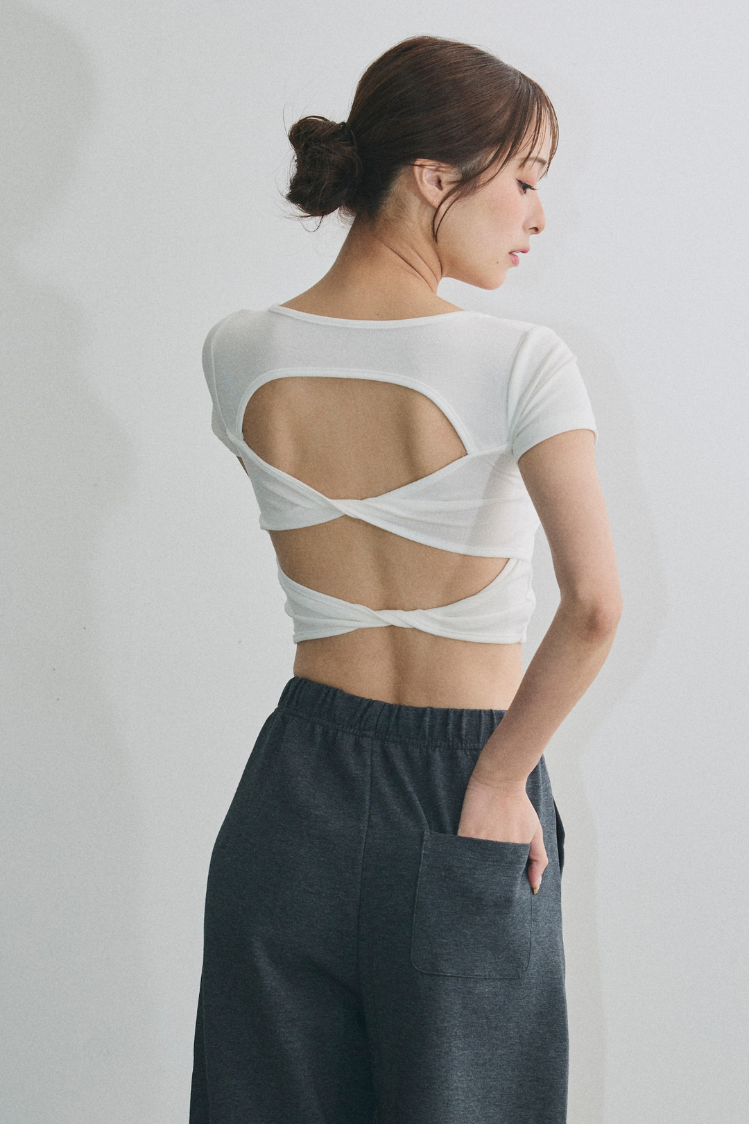 リボンバックオープンTシャツ（カップ付）