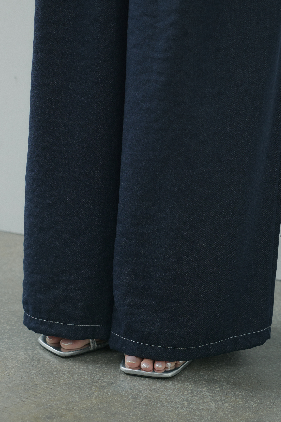 タイ付デニムベアトップ×タックデニムワイドパンツ