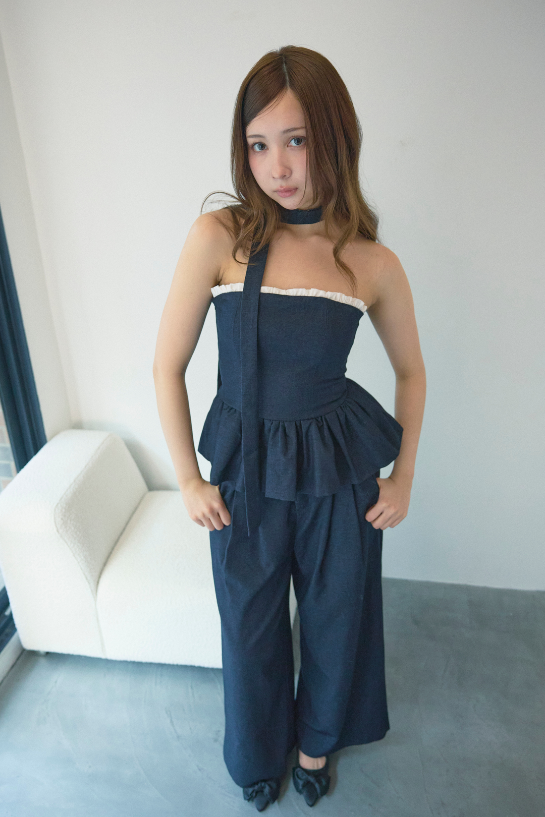 チョーカー付きフリルペプラム&パンツセット